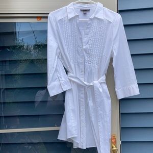 A Pea in the Pod white pleated maternity shirt